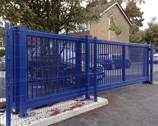 Manual cantilever sliding gate, London